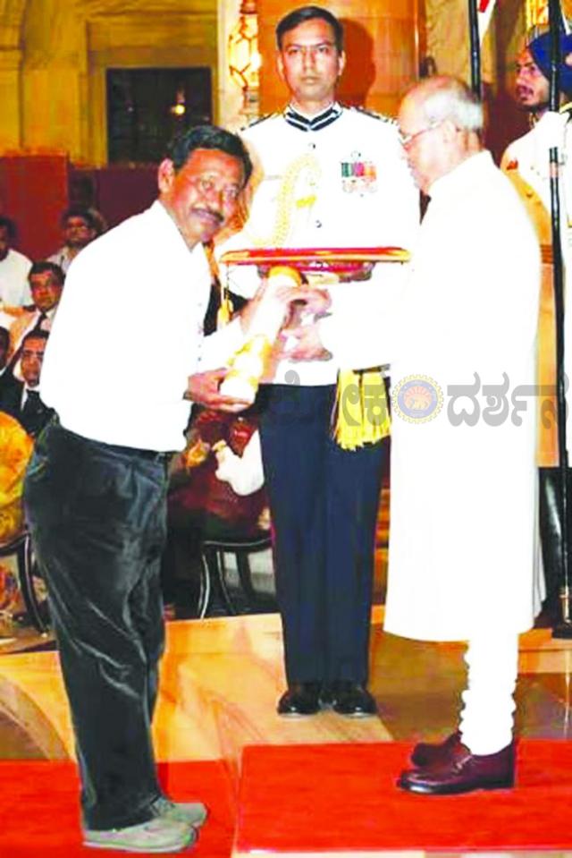 ಆಂಬ್ಯುಲೆನ್ಸ್‌ ದಾದಾ ಕರೀಮುಲ್ ಹಕ್ 