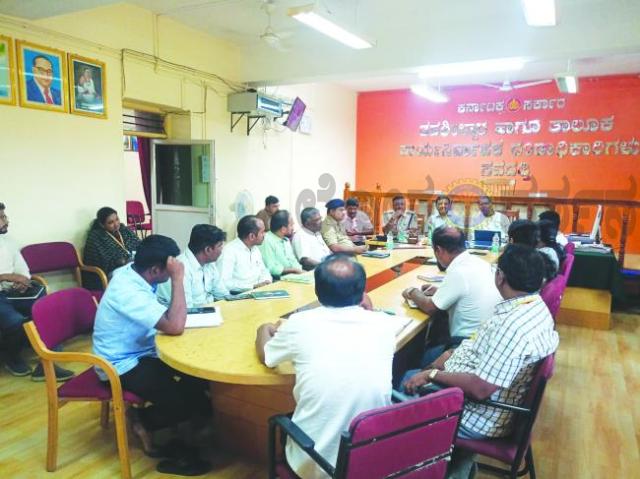 ಗ್ರಾಮದೇವಿ ಜಾತ್ರೆ: ತಹಶೀಲ್ದಾರ್ ಕಾರ್ಯಾಲಯದಲ್ಲಿ ಅಧಿಕಾರಿಗಳ ಪೂರ್ವಭಾವಿ ಸಭೆ 