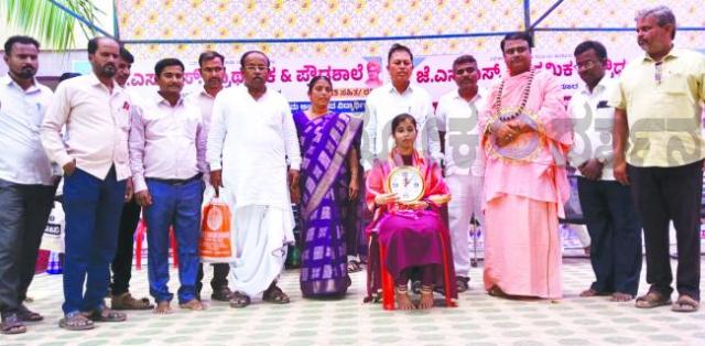 ರಾಜ್ಯಕ್ಕೆ ತೃತೀಯ ಸ್ಥಾನ ಪಡೆದ ಸೌಪರ್ಣಿಕಾಗೆ ಸನ್ಮಾನ  