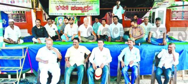 ಪ್ರಜಾಸೌಧಕ್ಕಾಗಿ ಜನಾಗ್ರಹ ಉಗ್ರ: 65ನೇ ದಿನಕ್ಕೂ ಹೋರಾಟ ತೀವ್ರ ಶ್ರಿ ಆಡಳಿತಕ್ಕೆ ಎಚ್ಚರಿಕೆ 