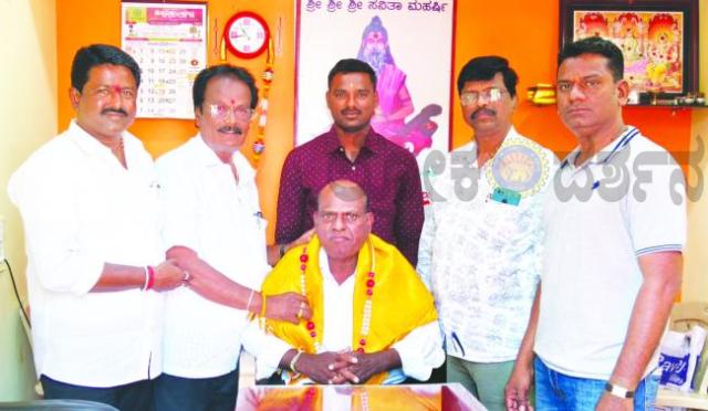 ಶಿಲ್ಪಕಲೆಯ ಸಾಧಕನಿಗೆ ಸನ್ಮಾನ; ಶ್ರಮಿಕ ವರ್ಗಕ್ಕೆ ನ್ಯಾಯಕ್ಕಾಗಿ ಮೊಳಗಿತು ಗದಗ ಜಿಲ್ಲಾ ಸವಿತಾ ಸಮಾಜದ ಧ್ವನಿ  