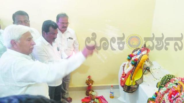 ರಾಜ್ಯ ರಸ್ತೆ ಸಾರಿಗೆ ಸಂಸ್ಥೆ ಗದಗ ವಿಭಾಗ ವಾಣಿಜ್ಯ ಮಳಿಗೆಗಳ ಉದ್ಘಾಟನೆ 