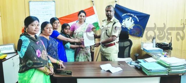 ಮಹಿಳಾ ಪೊಲೀಸ್ ಠಾಣೆಯಲ್ಲಿ ಮಹಿಳಾ ಸಿಬ್ಬಂದಿ ಹೆಚ್ಚಿಸಲು ಆಗ್ರಹ