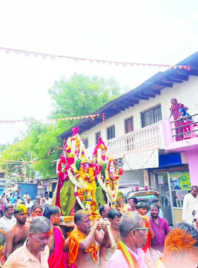 ದ್ಯಾಮವ್ವದೇವಿ ದುರ್ಗಾದೇವಿ ಮೂರ್ತಿಗಳು ಮೆರವಣಿಗೆ  