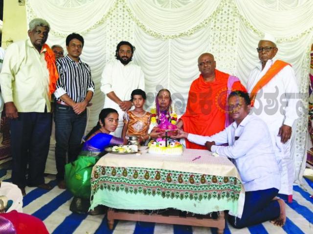 ತಾಯಿ ಗೌರಮ್ಮ ಹುಲಮನಿ ಅವರ 75 ನೇ ಜನ್ಮದಿನ ಆಚರಣೆ
