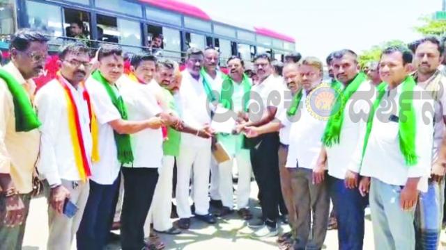 ಎಫ್‌.ಐ.ಡಿ ಕಡ್ಡಾಯ ಕೂಡಲೇ ರದ್ದುಗೊಳಿಸುವಂತೆ ಒತ್ತಾಯಿಸಿ ರೈತ ಸಂಘಗಳ ಪ್ರತಿಭಟನೆ