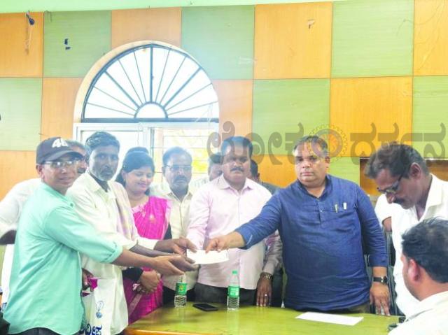 ವಿವಿಧ ಗ್ರಾಮಗಳ ದೇವಸ್ಥಾನಗಳ ಜೀರ್ಣೋದ್ಧಾರಕ್ಕೆ ಅನುಧಾನ : ಶಾಸಕ ಪಠಾಣ