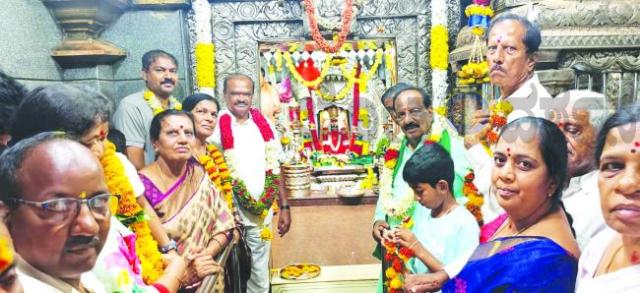 ಯಲ್ಲಮ್ಮನ ಗುಡ್ಡಕ್ಕೆ ಶಾಸಕ ಕೋನರಡ್ಡಿ ಕುಟುಂಬ ಸಮೇತ ಭೇಟಿ 