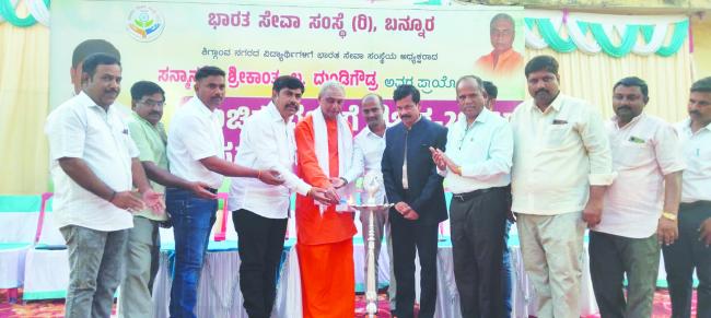 ನಿರಂತರ ಪರಿಶ್ರಮದಿಂದ ಮಾತ್ರ ಎತ್ತರ ಮಟ್ಟಕ್ಕೆ ಬೆಳೆಯಲು ಸಾದ್ಯ : ಬಿಇಓ ಅಂಬಿಗೇರ