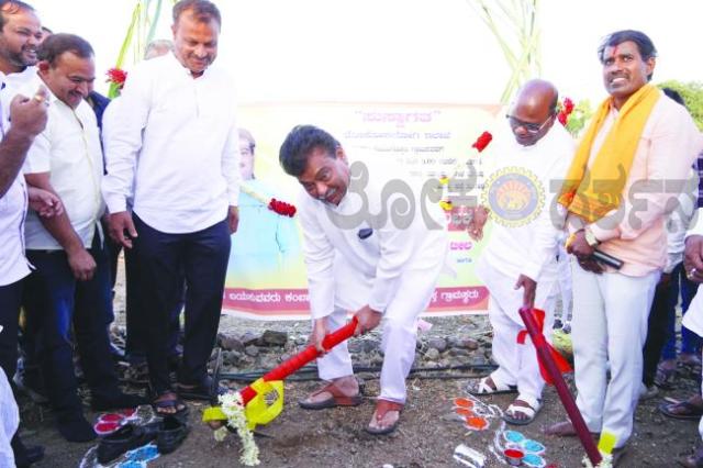 ರಸ್ತೆ ಸುಧಾರಣೆ ಕಾಮಗಾರಿಗೆ ಭೂಮಿ ಪೂಜೆ ನೆರವೇರಿಸಿದ ಎಂ. ಬಿ. ಪಾಟೀಲ 