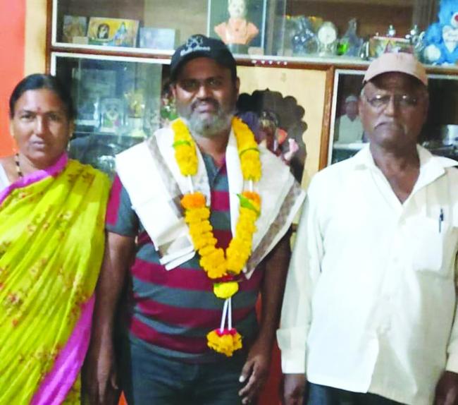 ಸಾಮಾಜಿಕ ಕಳಕಳಿಯ ಹೋರಾಟಗಾರನ ಕೈ ಹಿಡಿದ ವಕೀಲರು   