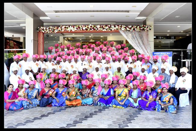 ನಾಗಠಾಣ ಶಾಲೆಯ ಹಳೆಯ ವಿದ್ಯಾರ್ಥಿಗಳಿಂದ ಗುರುವಂದನೆ 