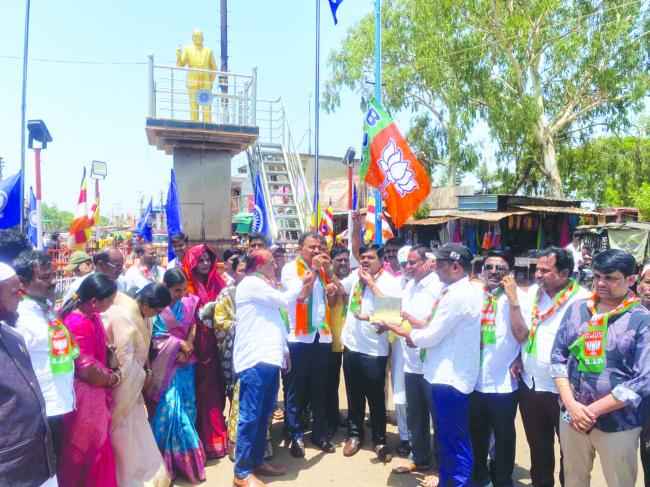 ಬಿಜೆಪಿ ದೇಶದ ಮೂರು ಪ್ರಮುಖ ರಾಜ್ಯಗಳಲ್ಲಿ ಜಯಭೇರಿ: ಬೀದರ್‌ ದಕ್ಷಿಣ ಕ್ಷೇತ್ರದ ಮನ್ನಾಏಖೇಳ್ಳಿ ಗ್ರಾಮದಲ್ಲಿ ಸಭ್ರಮಾಚರಣೆ 