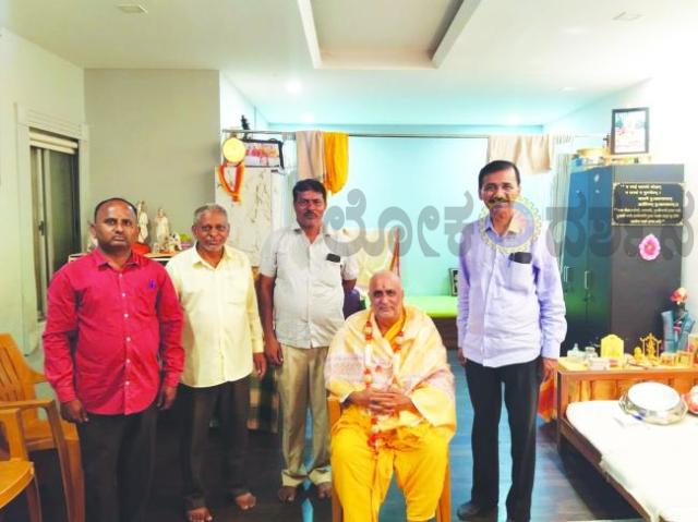 ಡಾ. ಆನಂದ ಮಹಾರಾಜ ಗೊಸ್ವಾವಿಗೆ ಸನ್ಮಾನ         