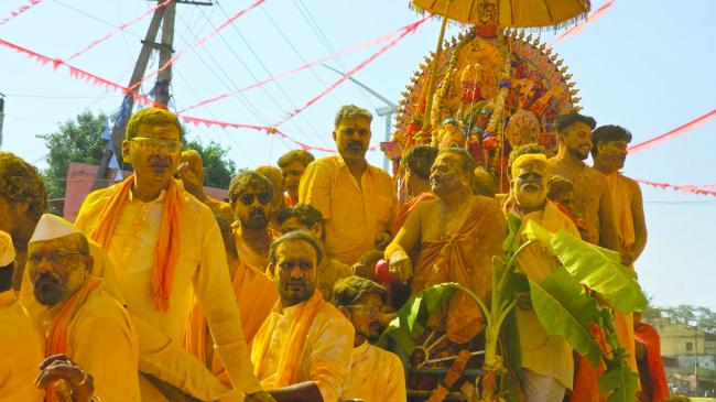 ಹಳದಿ ಮಯವಾದ ಐತಿಹಾಸಿಕ ನಗರಿ ಸವದತ್ತಿಯಲ್ಲಿ ಗ್ರಾಮದೇವತೆ ಜಾತ್ರಾ ಸಂಭ್ರಮ 