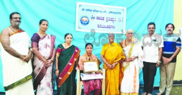 ಕನ್ನಡ ಟಾಪರ್ ಆಶಾಬಾನು ನಾವಿಕ ಪ್ರತಿಷ್ಠಾನ ಗೌರವ  