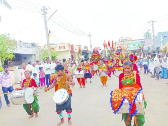 ರೇಣುಕಾಚಾರ್ಯರ ಜಯಂತಿ ಯುಗಮಾನೋತ್ಸವ ವಿವಿಧ ಕಲಾತಂಡಗಳಿಂದ ಭವ್ಯ ಮೆರವಣಿಗೆ 
