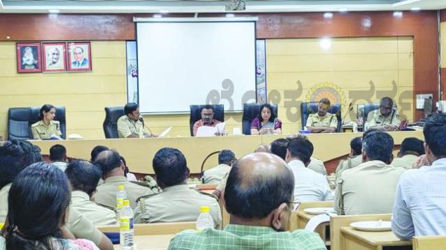 ಪೊಲೀಸ್ ಅಧಿಕಾರಿಗಳಿಗೆ ಫ್ರೀ ಹ್ಯಾಂಡ್; ಜಿಲ್ಲೆಯನ್ನು ದುಶ್ಚಟ, ಅಪರಾಧಮುಕ್ತ ಜಿಲ್ಲೆ ಮಾಡುವಲ್ಲಿ ಕ್ರಮವಹಿಸಿ: ಸಚಿವ ಲಾಡ್ 