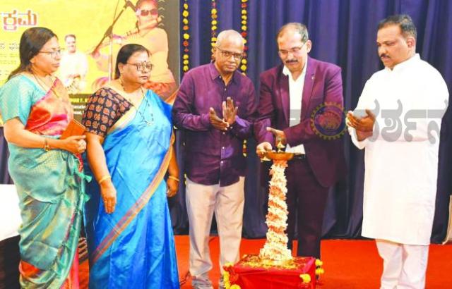 ಕೇಳುಗ ಪರಂಪರೆಯ ಶ್ರೇಯ ಆಕಾಶವಾಣಿಗೆ ಸಲ್ಲುತ್ತದೆ - ಡಾಕ್ಟರ್ ಆರ್‌.ಕೃಷ್ಣಪ್ರಸಾದ್ 