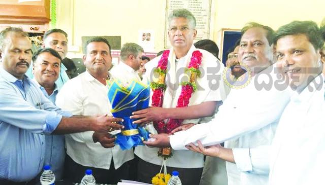 ಜನರ ನೋವು, ಸಮಸ್ಯೆಗಳಿಗೆ ಸ್ಪಂದಿಸುವುದು ನಮ್ಮ ಜವಾಬ್ದಾರಿಯಾಗಿದೆ: ಸತಿಶ್ ಜಾರಕಿಹೊಳಿ 