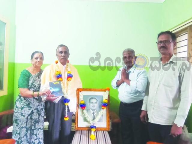 ಎಂ.ಆರ್ ಕುಂಬಾರ ಭಾವಚಿತ್ರಕ್ಕೆ ಹೊರಕೇರಿ ಶಿಕ್ಷಣ ಪ್ರತಿಷ್ಠಾನ ವತಿಯಿಂದ ಗೌರವ ನಮನ 