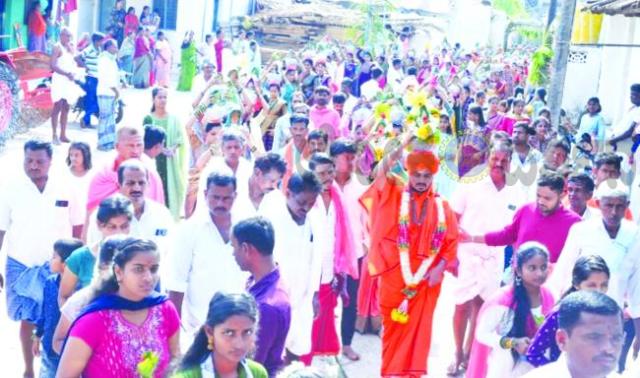 ಸಮೃದ್ಧ ಮಳೆ - ಬೆಳೆಗಾಗಿ ಸಿದ್ದೇಶ್ವರ ಸ್ವಾಮಿಗೆ ಕುಂಭ ಅಭಿಷೇಕ  