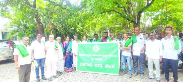 ಎಫ್ ಆಯ್ ಡಿ ಮುಖಾಂತರ ರಸಗೊಬ್ಬರ ವಿತರಿಸುವ ಆದೇಶವನ್ನು ಕೈ ಬಿಡುಲು ರೈತರ ಆಗ್ರಹ