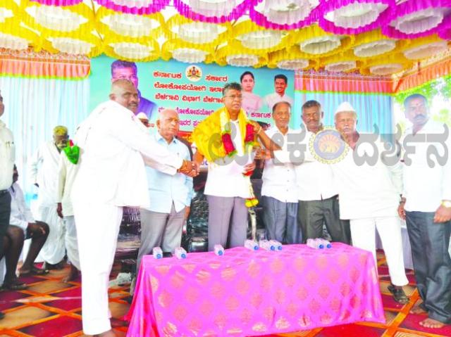 ಗ್ರಾಮೀಣ ಕ್ಷೇತ್ರಕ್ಕೆ  ಸೌಕರ್ಯ ಒದಗಿಸುವುದೇ ನಮ್ಮ ಮೊದಲ ಪ್ರಾಸಶ್ತ್ಯ: ಸಚಿವ ಜಾರಕಿಹೊಳಿ 