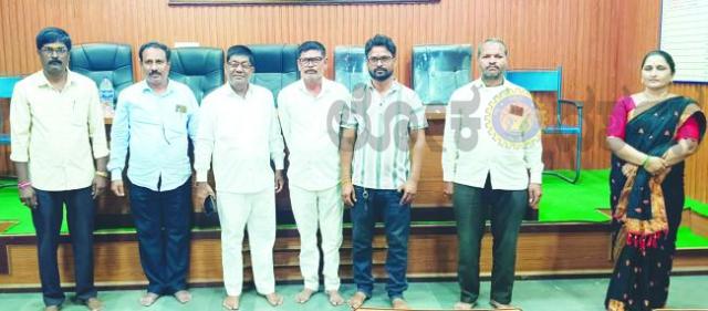 ಮಹಿಳಾ ಆಯೋಗದ ವರೆಗೆ ಹೋದ ಮಂಗಸೂಳಿ ಗ್ರಾಮದ ಸಮಸ್ಯೆ..!  ಭಂಡಾರೆ ಕುಟಂಬದ ಸಮಸ್ಯೆಯನ್ನು ಇತ್ಯರ್ಥ ಪಡಿಸಿದ ಮುಖಂಡರು ಮತ್ತು ಪಿಡಿಓ..!! 