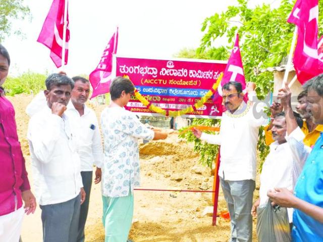 ತುಂಗಭದ್ರ ನೀರಾವರಿ ಕಾರ್ಮಿಕರ ಹೋರಾಟಕ್ಕೆ ಮತ್ತಷ್ಟು ಬಲ 