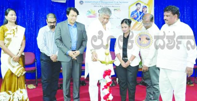 ಗ್ಲೋಬಲ್ ಕಾಲೇಜ್ ಆಯೋಜಿಸಿದ್ದ ಕರೀಯರ್ ಕನೆಕ್ಟ್‌ 2ಕೆ26 ಕಾರ್ಯಕ್ರಮದಲ್ಲಿ ಶಾಸಕ ಬೆಲ್ಲದ ಸಲಹೆ 