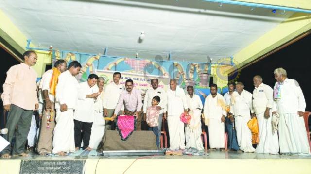 ಶಾನವಾಸಪುರದಲ್ಲಿ ಗ್ರಾಮೀಣ ಕಲೋತ್ಸವ ಹಿ2026 ಜನಪದ  ಕಲೆಯ ರಂಗಿನಲ್ಲಿ ತೇಲಿದ ಸಾವಿರಾರು ಜನರು 