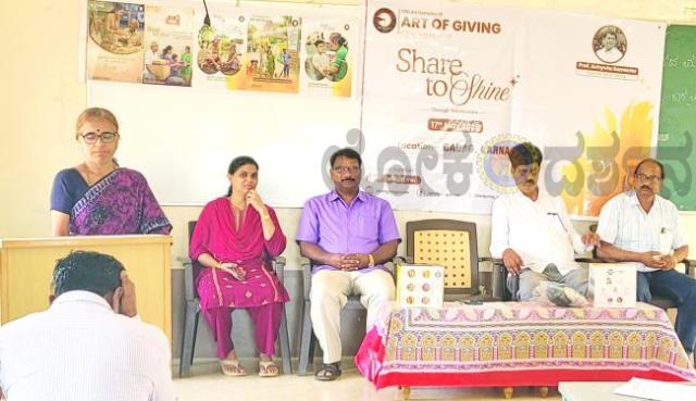 ‘ಯುವ ಪ್ರತಿಭೆಗಳ ಬೆಳೆಸಲು ಕ್ರೀಡಾ ಸಾಮಗ್ರಿ ದಾನ’ 