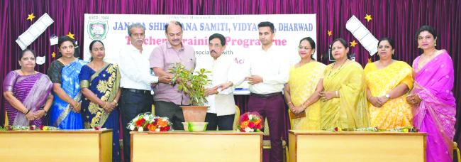 ಶಿಕ್ಷಕರ ತರಬೇತಿಗಳು ಶಿಕ್ಷಣದ ಗುಣಮಟ್ಟವನ್ನು ಹೆಚ್ಚಿಸುತ್ತವೆ: ಡಾ. ಅಜಿತ ಪ್ರಸಾದ 