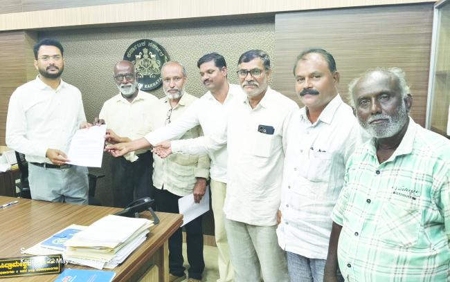 ಜನಪ್ರತಿನಿಧಿಗಳ ನೌಕರರ ಮಕ್ಕಳಿಗೆ ಸರ್ಕಾರಿ ಶಾಲೆಗಳಲ್ಲೇ ಶಿಕ್ಷಣ ಪಡೆಯುವ  ಕಾನೂನು ಜಾರಿಗೆ ಒತ್ತಾಯ     
