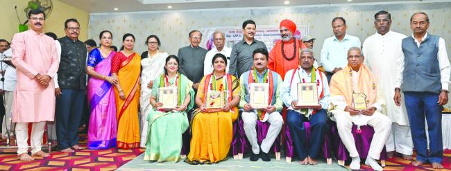 ಪಿಎಚ್‌ಡಿ ಪದೋನ್ನತಿ ಹೊಂದಿದ ಗಣ್ಯರಿಗೆ ಸನ್ಮಾನ ಕಾರ್ಯಕ್ರಮ 