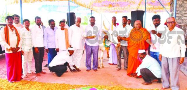 ಜಾಲಿಕಟ್ಟಿ ಗ್ರಾಮದಲ್ಲಿ ಗೋಪೂಜೆ ಕಾರ್ಯಕ್ರಮ ; ಗೋವುಗಳ ರಕ್ಷಣೆ ಪ್ರತಿಯೊಬ್ಬರ ಆದ್ಯ ಕರ್ತವ್ಯ 