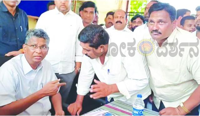 ಲೋಕೋಪಯೋಗಿ ಇಲಾಖೆಗೆ ಸೇರಿದ ಜಮೀನು ಅತಿಕ್ರಮಣ: ತಂತಿಬೇಲಿ ಹಾಕಲು ಸಚಿವರಿಗೆ ಮನವಿ  