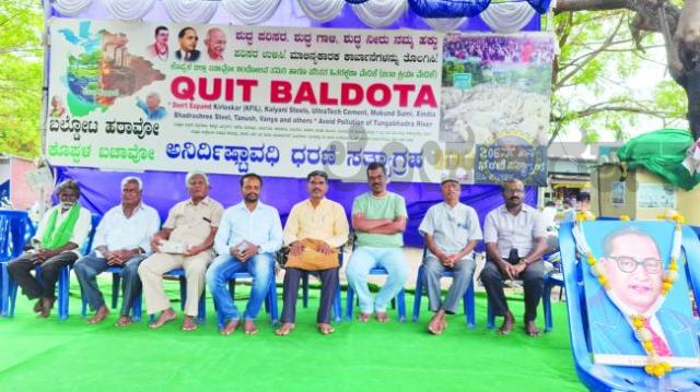 206ನೇ ದಿನದ ಬಲ್ಡೋಟ ತೊಲಗಿಸಿ ಧರಣಿ ಯಶಸ್ವಿ;ಕೊಪ್ಪಳ: ನಗರಸಭೆ ಮುಂದೆ ಬಲ್ಡೋಟ ತೊಲಗಿಸಿ  