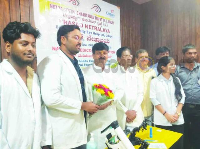 	ಹಾವೇರಿ ಜಿಲ್ಲಾ ಕ್ರೀಡಾಂಗಣದಲ್ಲಿ ಆರೋಗ್ಯ ತಪಾಸಣೆ ಮತ್ತು ರಕ್ತದಾನ ಶಿಬಿರ   