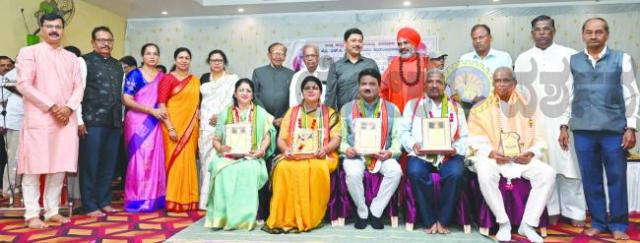 ಕನ್ನಡ ಸಾಹಿತ್ಯ ಚರಿತ್ರೆ ಎಂಬ ಮೂರು ಕೃತಿಗಳ ಲೋಕಾರೆ​‍್ಣ ಹಾಗೂ ಸಾಧಕರ ಸನ್ಮಾನ  ಕಾರ್ಯಕ್ರಮ 
