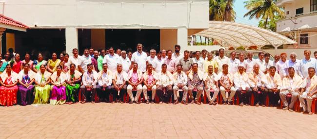 ಪ್ರಾಥಮಿಕ ಶಾಲಾ ಶಿಕ್ಷಕರ ಸಂಘದ ನೂತನ ಪದಾಧಿಕಾರಿಗಳಿಗೆ ಶಾಸಕ ವಿಶ್ವಾಸ ವೈದ್ಯರಿಂದ ಸನ್ಮಾನ 