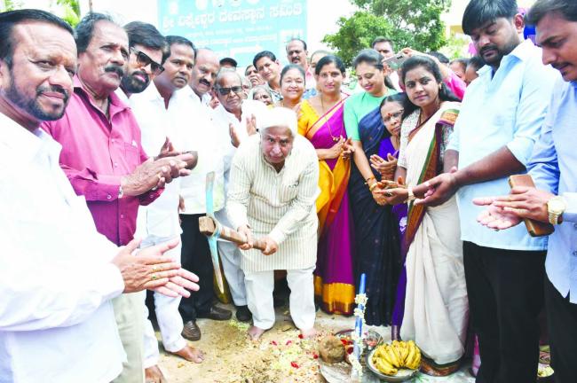 ರೂ. 1 ಕೋಟಿ ವೆಚ್ಚದ ರಸ್ತೆ ಅಭಿವೃದ್ಧಿ ಕಾಮಗಾರಿಗೆ ಸಚಿವರಿಂದ ಚಾಲನೆ 