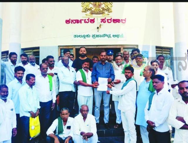 ಸಕ್ಕರೆ ಕಾರ್ಖಾನೆಯಿಂದ ಕೊಳಚೆ ಮಿಶ್ರಿತ ಕಲುಷಿತ ನೀರು ಬಿಡುಗಡೆ ತಡೆಗಟ್ಟಲು ತಹಶೀಲ್ದಾರ್‌ಗೆ ಮನವಿ 