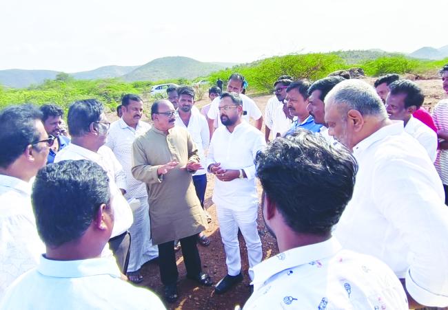 ಹರಗಿನದೋಣಿಯಲ್ಲಿ ನೀರಿನ ಕೆರೆ ನಿರ್ಮಾಣಕ್ಕೆ ಬಿ. ನಾಗೇಂದ್ರಶಾಸಕ ಸೂಚನೆ: