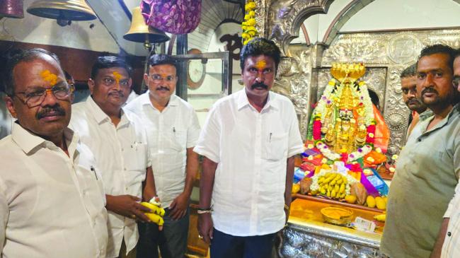 ಲಖನ್ ಜಾರಕಿಹೊಳಿಯವರು ಮಾಯಕ್ಕ ದೇವಿ ದೇವಸ್ಥಾನಕ್ಕೆ ಭೇಟಿ 