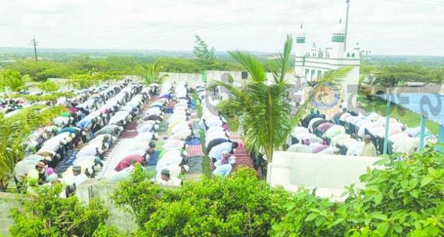 ಸಮಸ್ತ ಮುಸ್ಲಿಂ ಬಾಂಧವರಿಂದ ಬಕ್ರೀದ್ ಹಬ್ಬ ಆಚರಣೆ  