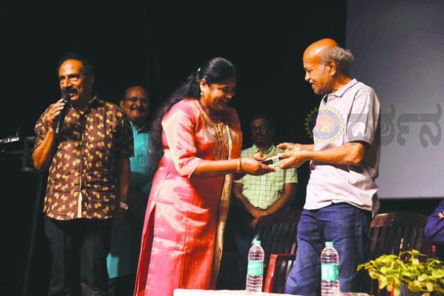 ನಟ ಎಂ.ಎನ್‌. ಸುರೇಶ್ ನಿರ್ಮಾಣ, ನಿರ್ದೇಶನದಲ್ಲಿ 'ಕ್ಷಮೆಯಿರಲಿ ತಂದೆ' ಟ್ರೇಲರ್‌ನಲ್ಲೇ ಗಮನ ಸೆಳೆದ ತಂದೆ-ಮಗನ ಬಾಂಧವ್ಯದ ಚಿತ್ರ   