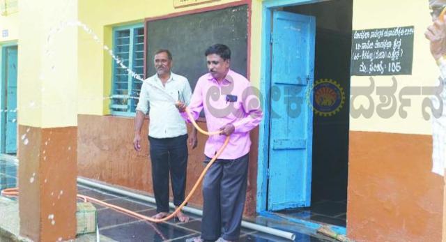 ಶಾಲಾ ಪ್ರಾರಂಭೋತ್ಸವಕ್ಕೆ  : ಸ್ವಚ್ಛತಾ ಅಭಿಯಾನ ಕಾರ್ಯಕ್ರಮ 