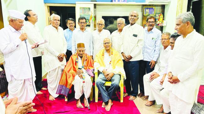 ಮಹಾಮನೆ ಕಾರ್ಯಕ್ರಮದಲ್ಲಿ ಹಿರಿಯರಾದ ಶಿವಲಿಂಗಪ್ಪ ಗಡೇದ ಹಾಗೂ ಬಿ.ಎಂ.ರಾಂಪೂರ ಅವರನ್ನು ಸನ್ಮಾನ  